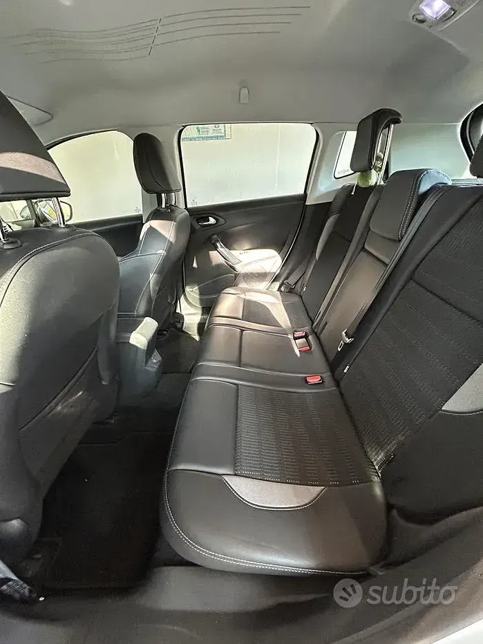 Usata Peugeot 2008 Allure 92 CV (67 kW) 2014 Bianco SUV