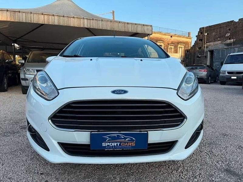 Usata Ford Fiesta Titanium 75 CV (55 kW) 2013 Bianco Utilitaria
