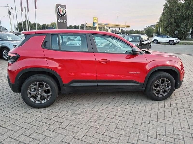 Usata Jeep Avenger Longitude 101 CV (74 kW) 2024 Rosso SUV
