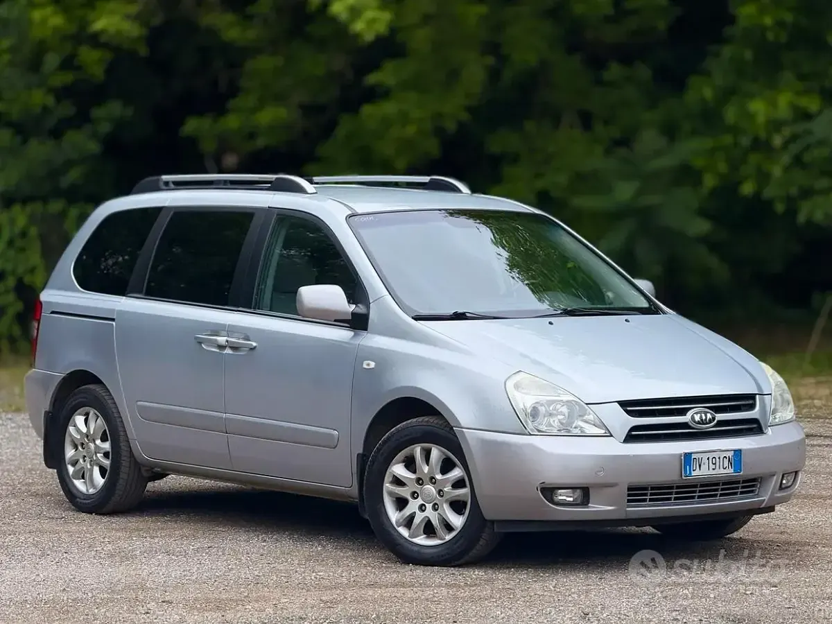Usata Kia Carnival 185 CV (136 kW) 2009 Grigio Monovolume