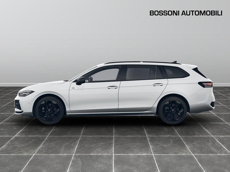 Nuova VW Passat R-line Plus 150 CV (110 kW) 2025 Bianco Station wagon