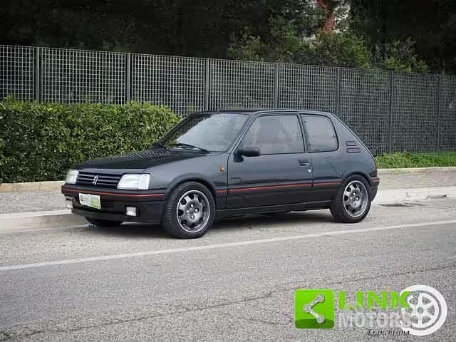 Begagnad Peugeot 205 GTi 128 HK (94 kW) 1988 Halvkombi