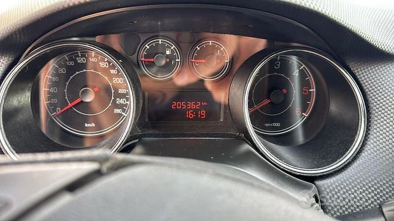 Usata Fiat Bravo Dynamic 105 CV (77 kW) 2010 Rosso Utilitaria