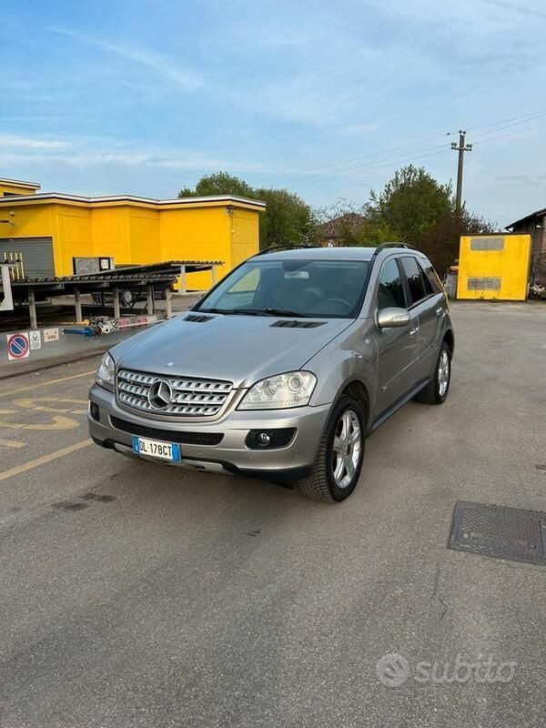 Usata Mercedes ML320 224 CV (164 kW) 2007 Grigio SUV