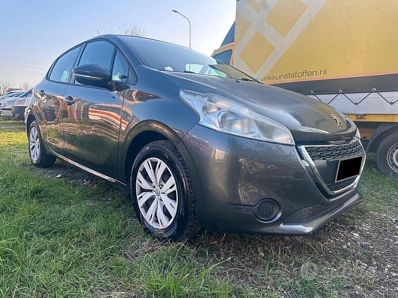 Usata Peugeot 208 Active 82 CV (60 kW) 2013 Grigio Utilitaria