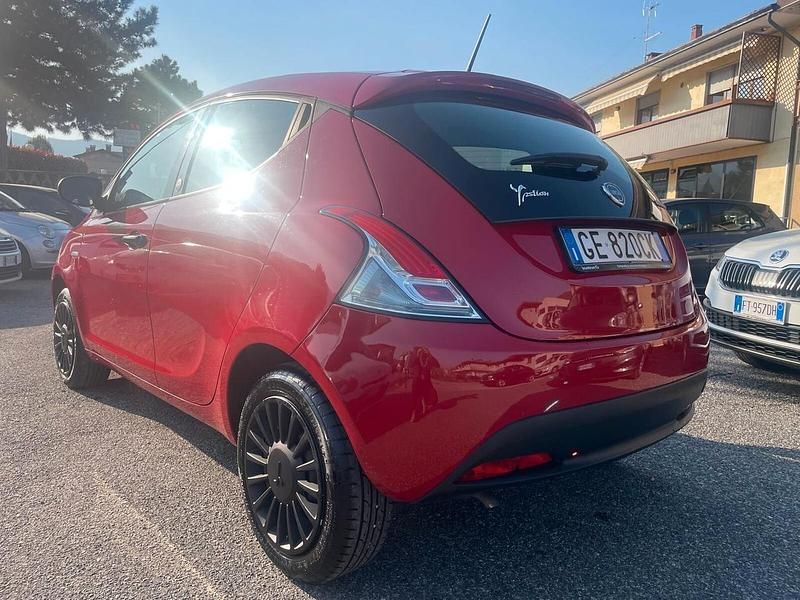 Usata Lancia Ypsilon Silver 69 CV (50 kW) 2021 Rosso Utilitaria