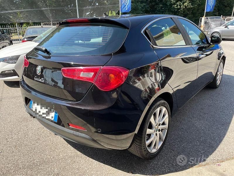 Usata Alfa Romeo Giulietta Distinctive 105 CV (77 kW) 2015 Nero metallizzato Utilitaria