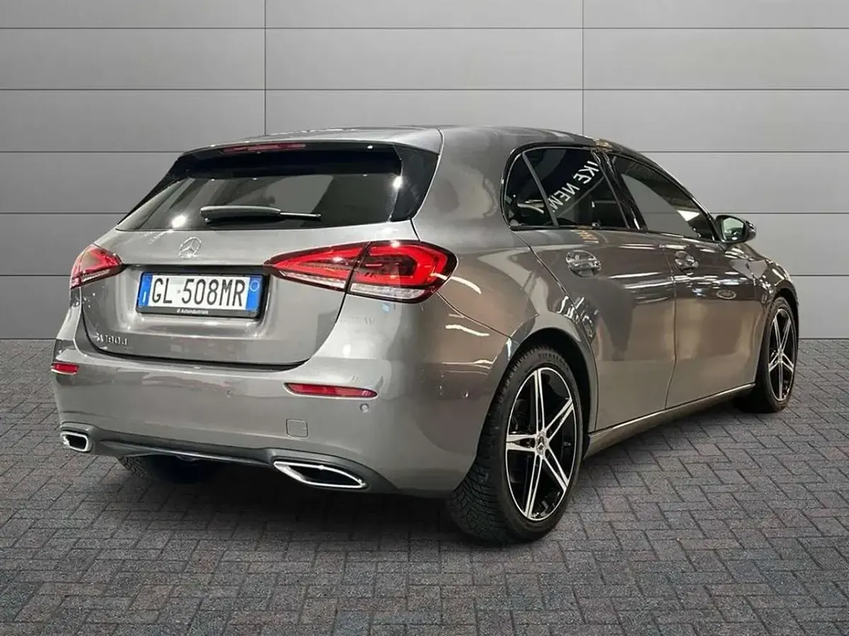 Usata Mercedes A180 Edition 116 CV (85 kW) 2022 Grigio montagna Berlina