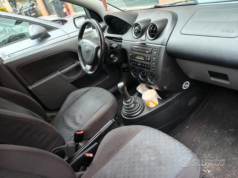 Usata Ford Fiesta 2002 Utilitaria
