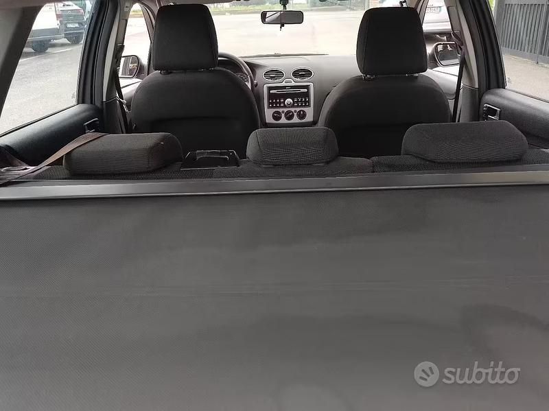 Usata Ford Focus 90 CV (66 kW) 2005 Grigio Station wagon