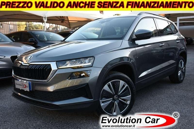 Grigio metallizzato Usata 2023 Skoda Karoq Executive SUV | 22.900 € (Super prezzo) - Immagine 1/4