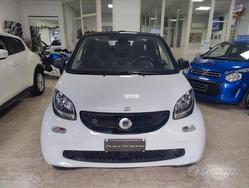 Usata Smart ForTwo Electric Drive Passion 60 kW (82 CV) 2018 Bianco Cabrio