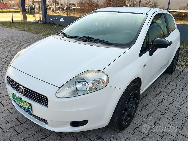Usata Fiat Punto 78 CV (57 kW) 2009 Bianco Utilitaria
