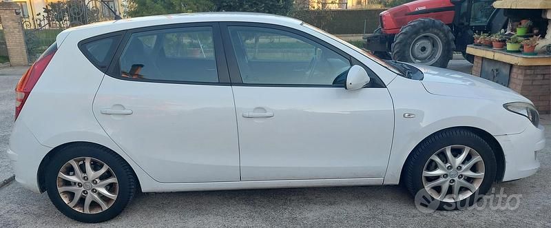 Occasion Hyundai i30 109 PK (80 kW) 2010 Wit Sedan