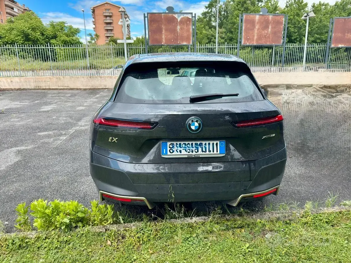 Usata BMW iX Comfort Edition 139 kW (190 CV) 2023 Grigio SUV