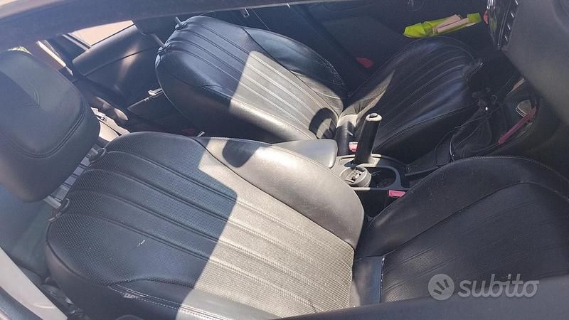 Begagnad Lancia Delta Gold 120 HK (88 kW) 2014 Grå Halvkombi