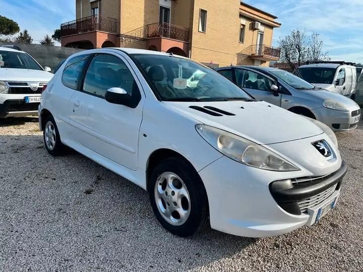 Usata Peugeot 206+ 68 CV (50 kW) 2011 Bianco Utilitaria