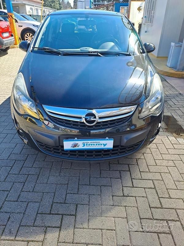 Usata Opel Corsa Edition 85 CV (62 kW) 2014 Nero Utilitaria