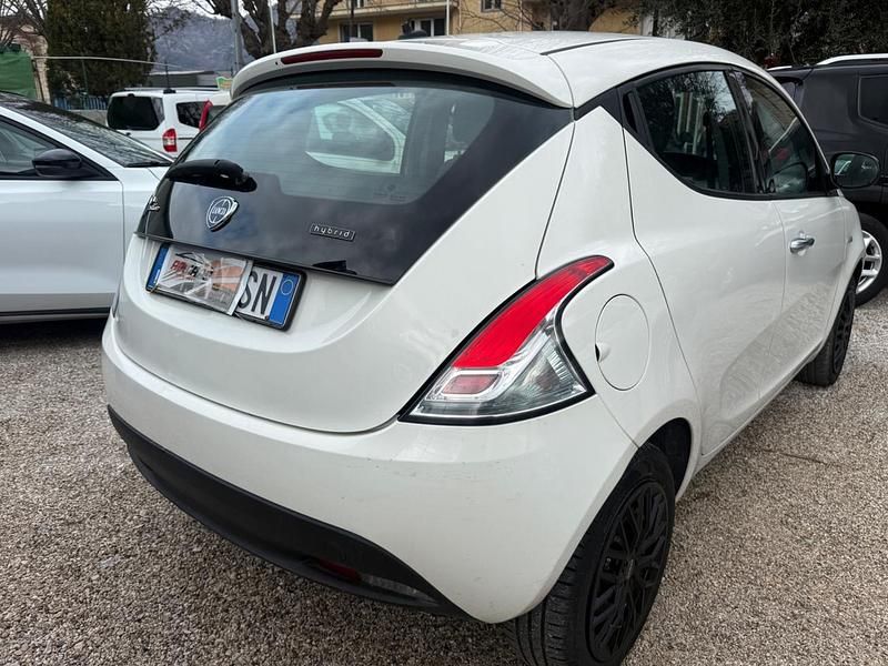 Usata Lancia Ypsilon Silver 69 CV (50 kW) 2022 Bianco Utilitaria