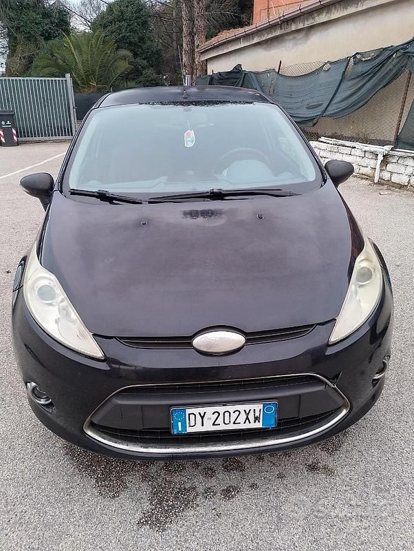 Nero Usata 2009 Ford Fiesta Titanium Tre volumi | 1900 € (Super prezzo) - Immagine 1/4