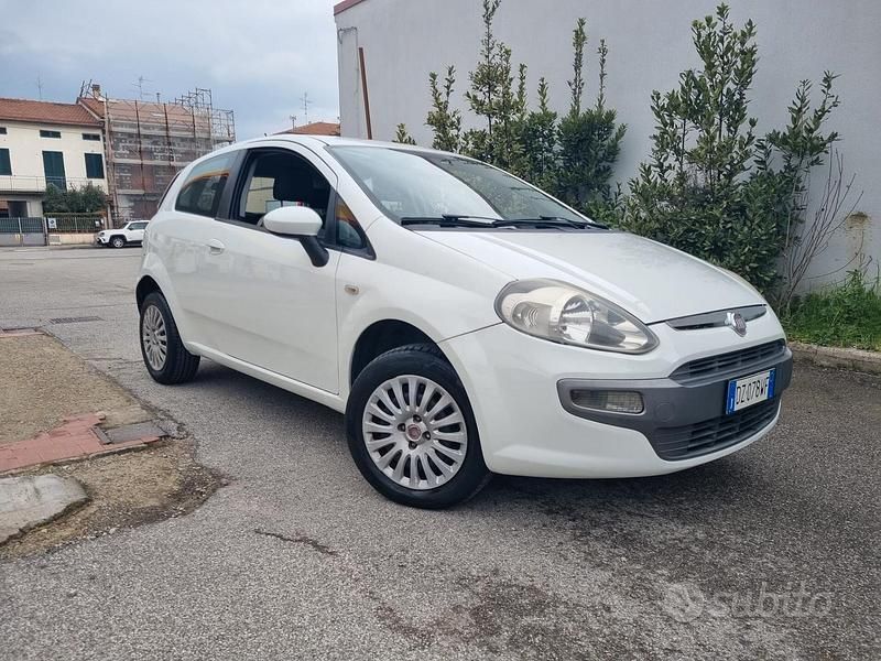 Bianco Usata 2009 Fiat Punto Evo Dynamic Utilitaria | 3900 € (Buon prezzo) - Immagine 1/4
