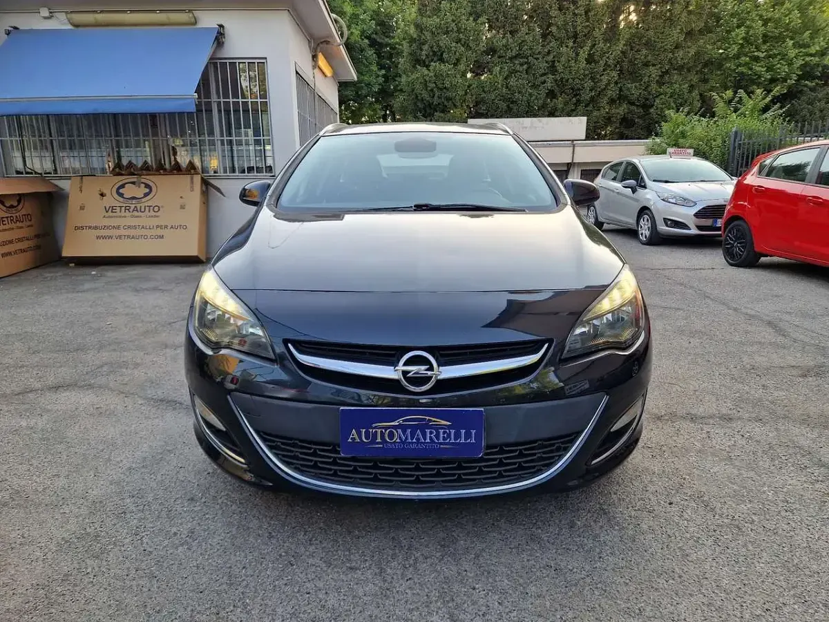 Usata Opel Astra Cosmo 131 CV (96 kW) 2014 Nero Station wagon