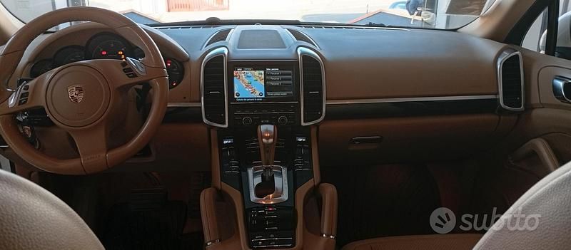 Usata Porsche Cayenne 250 CV (183 kW) 2012 Bianco SUV