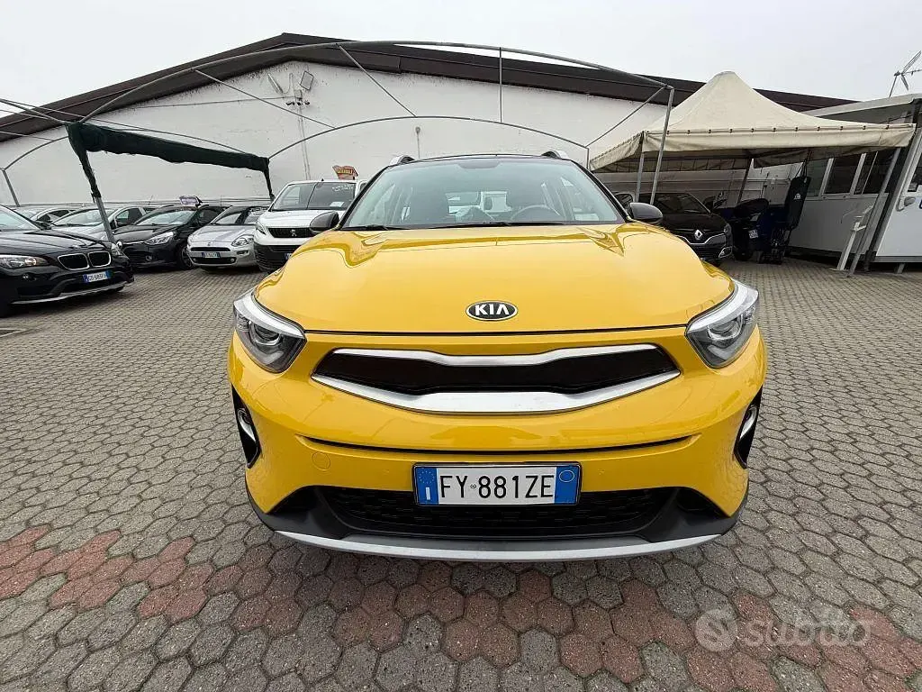 Usata Kia Stonic Style 101 CV (74 kW) 2020 Giallo SUV