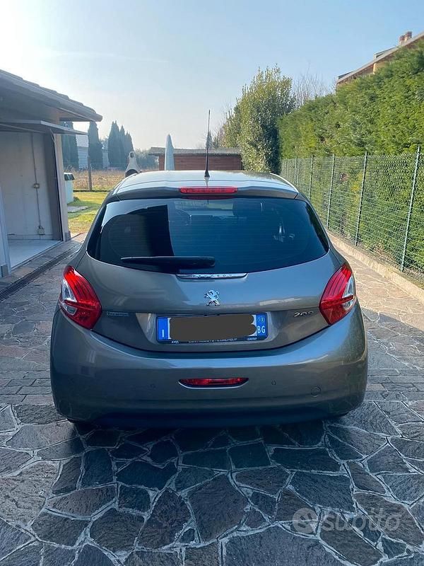 Usata Peugeot 208 Active 82 CV (60 kW) 2012 Grigio Utilitaria