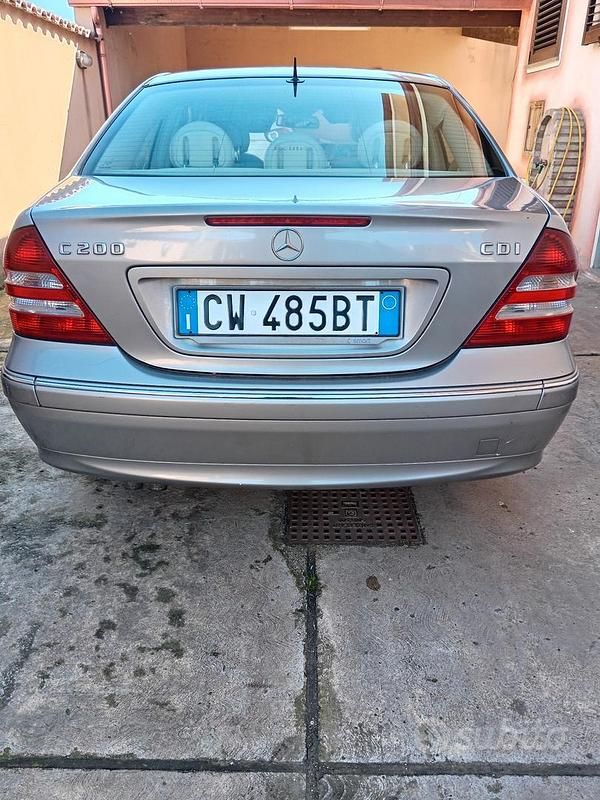 Usata Mercedes C200 122 CV (89 kW) 2005 Grigio Berlina