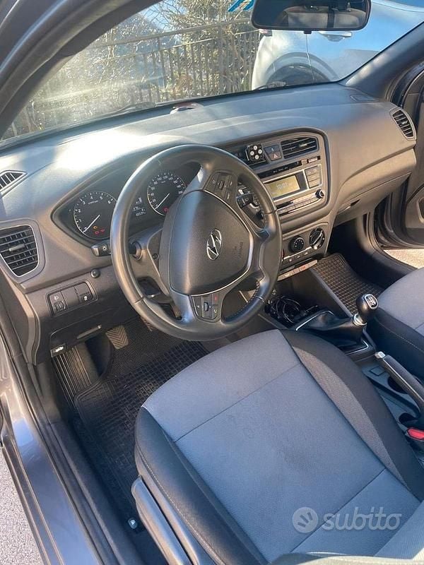 Usata Hyundai i20 Classic 75 CV (55 kW) 2017 Grigio Utilitaria