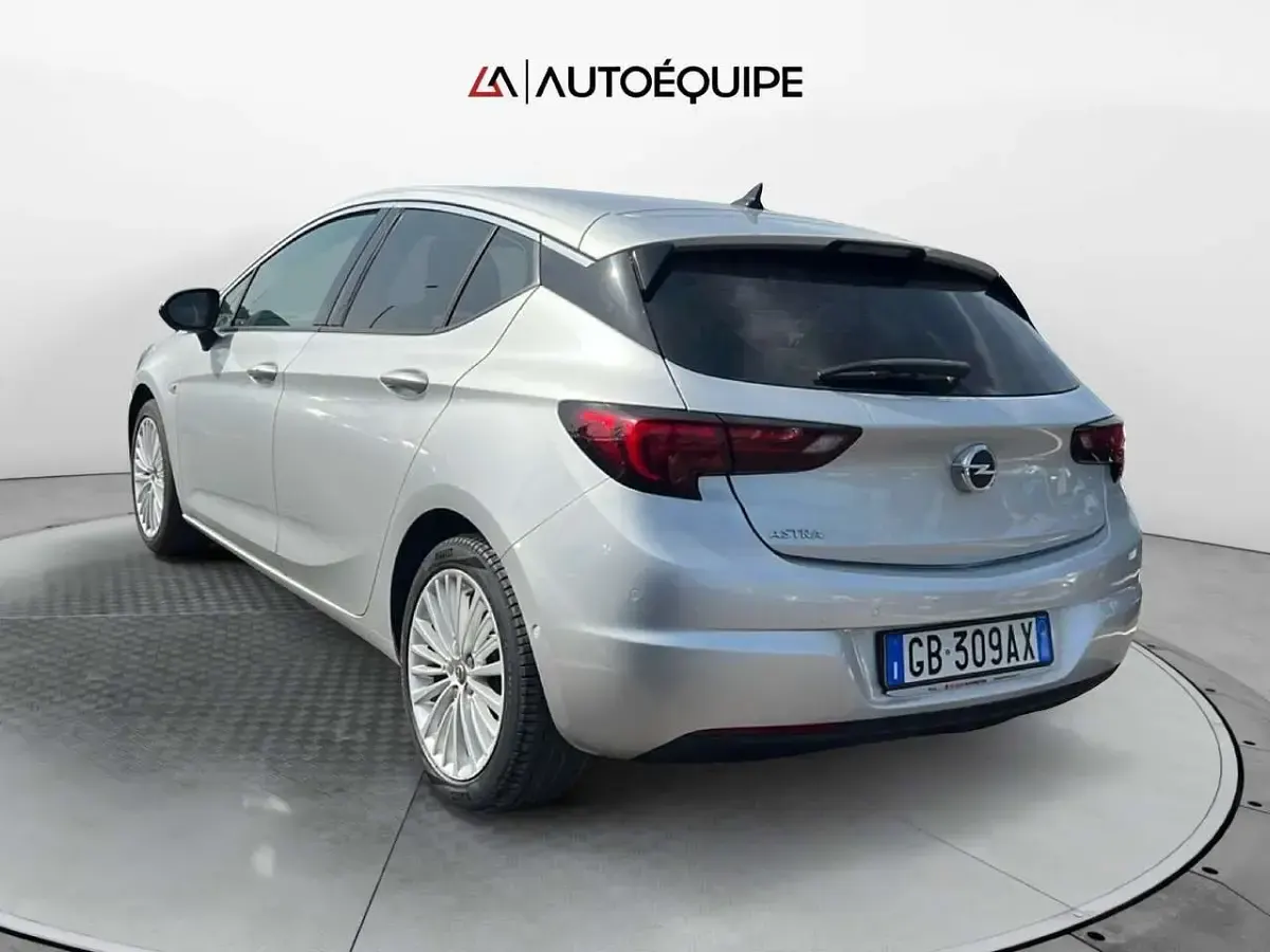 Käytetty Opel Astra Business Elegance 122 HP (89 kW) 2020 Harmaa Sedan