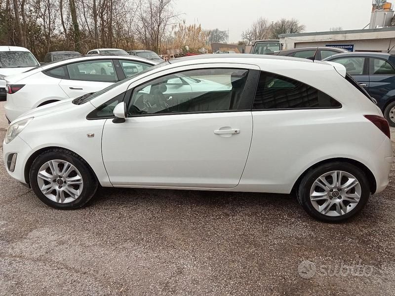 Usata Opel Corsa 95 CV (69 kW) 2012 Bianco Utilitaria