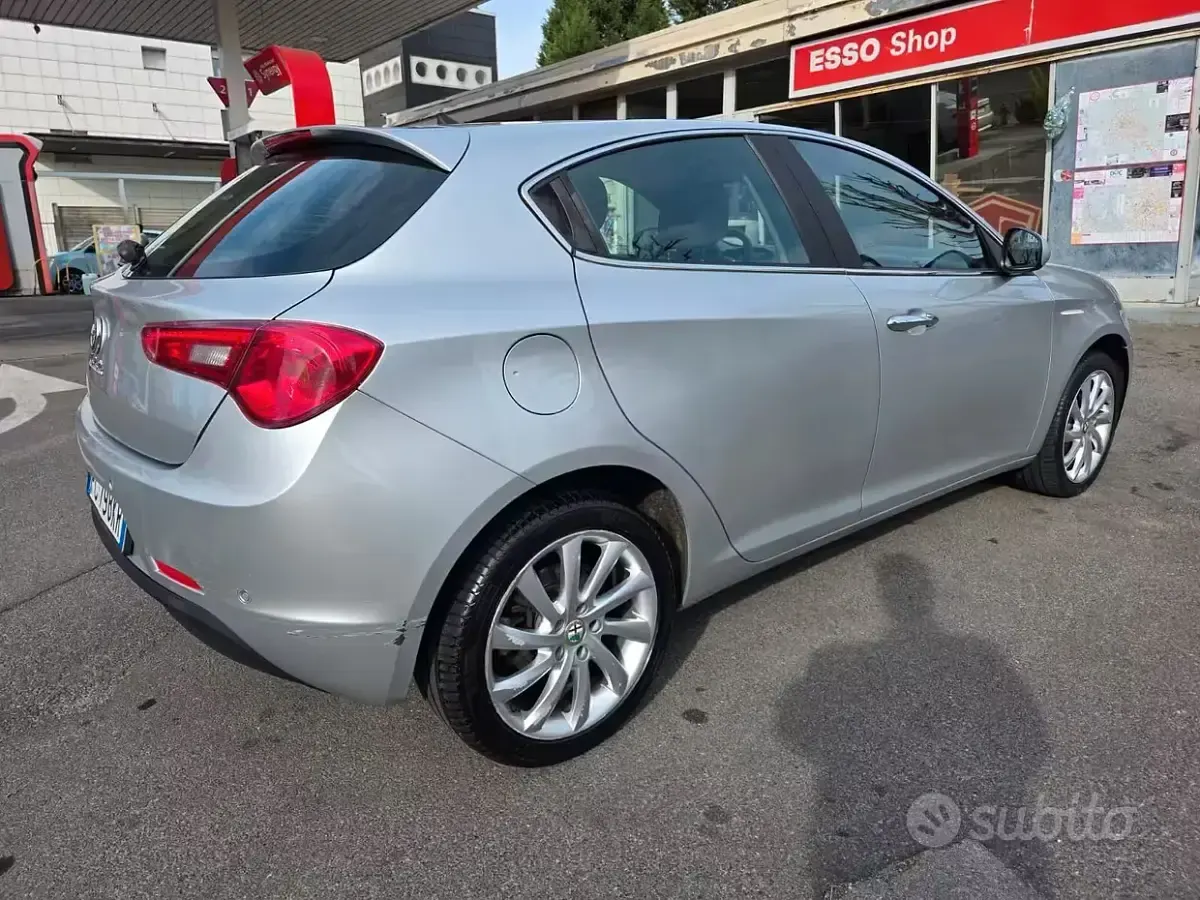 Usata Alfa Romeo Giulietta Business 120 CV (88 kW) 2016 Grigio Utilitaria