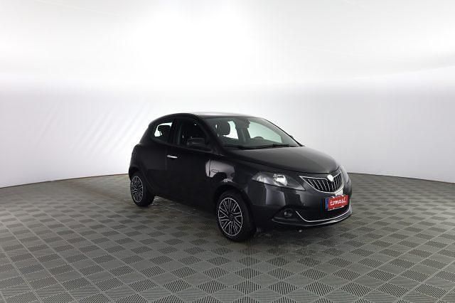 Usata Lancia Ypsilon Gold 69 CV (50 kW) 2022 Nero vulcano Utilitaria