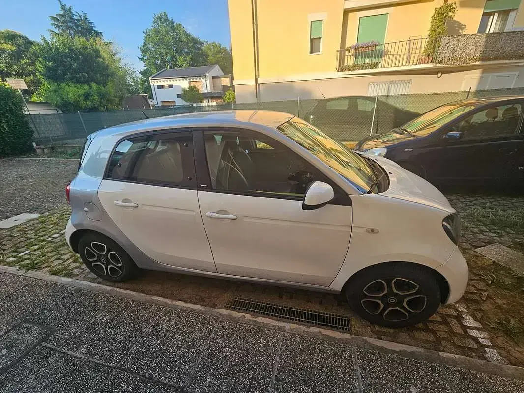 Usata Smart ForFour Passion 75 CV (55 kW) 2017 Bianco Utilitaria