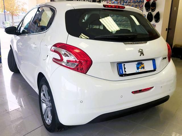 Usata Peugeot 208 Allure 82 CV (60 kW) 2015 Bianco Utilitaria