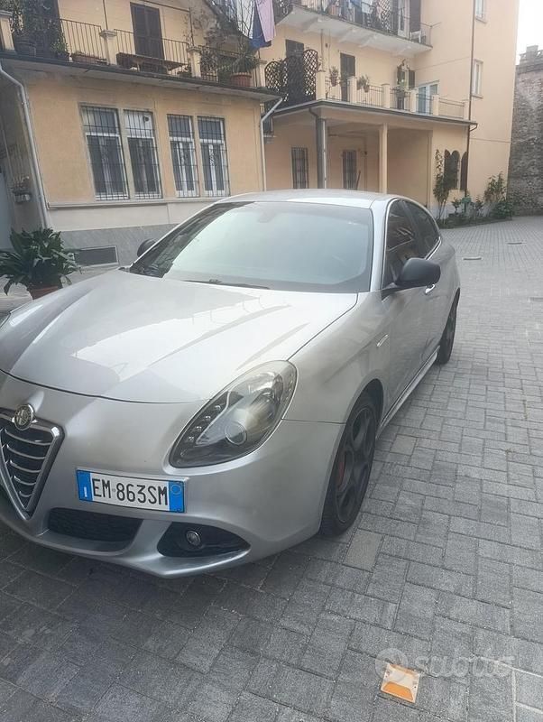 Usata 2012 Alfa Romeo Giulietta Distinctive Due volumi | 7500 € (Buon prezzo) - Immagine 1/4