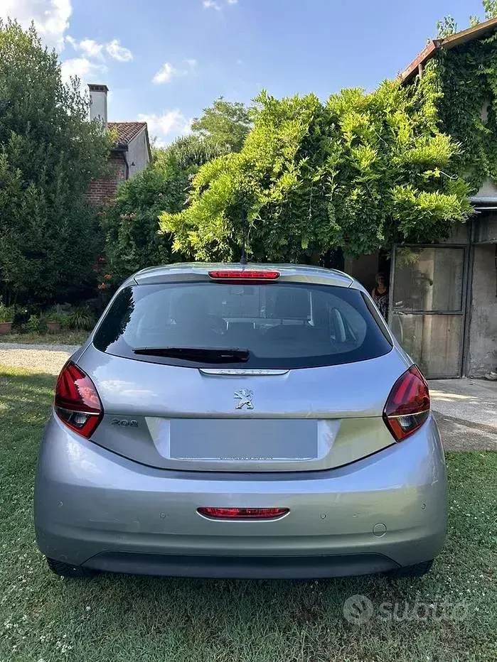 Usata Peugeot 208 Signature Sky 102 CV (75 kW) 2019 Grigio Utilitaria