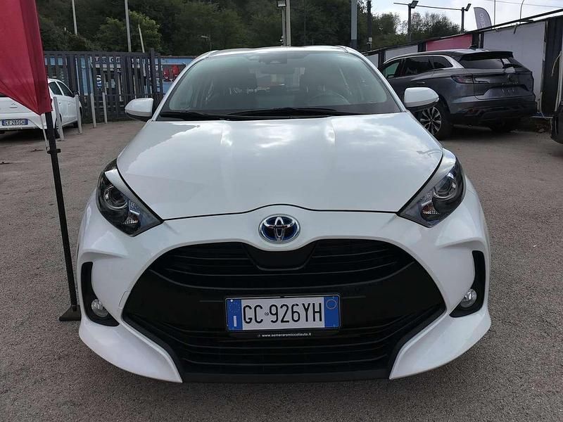 Super white pastello Usata 2020 Toyota Yaris Hybrid Business Edition Tre volumi | 15.600 € (Ottimo prezzo) - Immagine 1/4