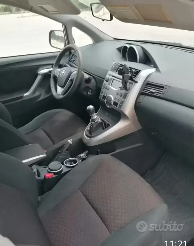 Usata Toyota Verso 126 CV (92 kW) 2011 Grigio Monovolume
