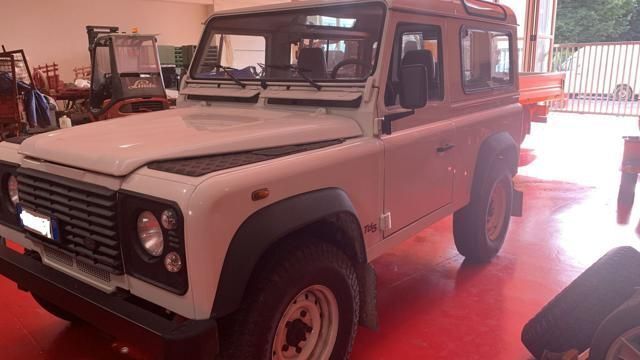 Usata Land Rover Defender 122 CV (89 kW) 2002 Beige / metallizzato SUV