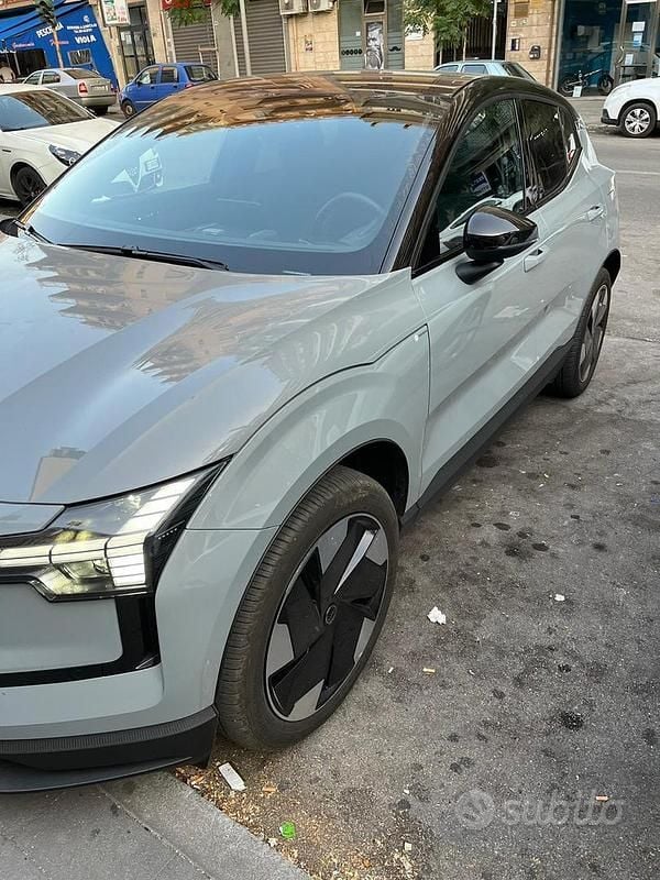 Usata Volvo EX30 200 kW (272 CV) 2024 Grigio SUV