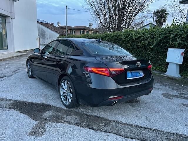 Usata Alfa Romeo Giulia Super 150 CV (110 kW) 2018 Nero Berlina