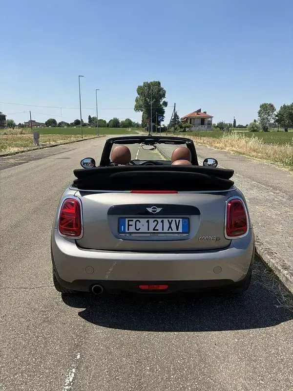 Usata Mini Cooper D Cabriolet Hype 116 CV (85 kW) 2016 Grigio Cabrio
