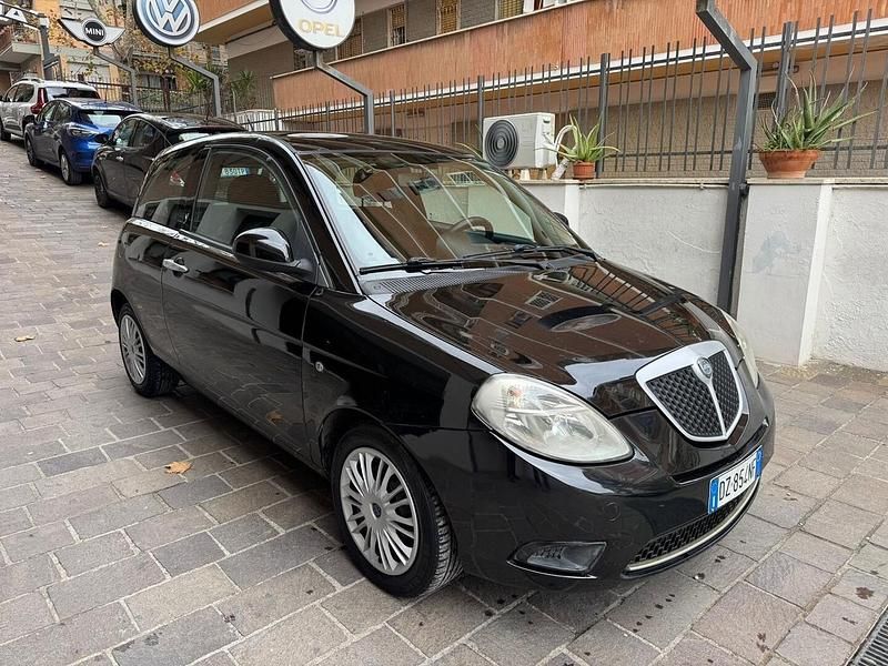 Nero Usata 2010 Lancia Ypsilon Due volumi | 3650 € (Buon prezzo) - Immagine 1/4