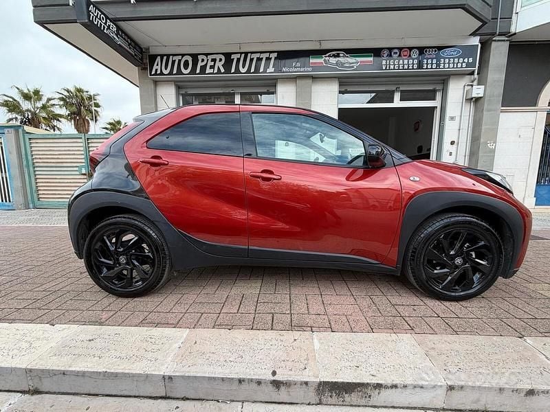 Usata Toyota Aygo X Lounge 72 CV (52 kW) 2022 Rosso SUV