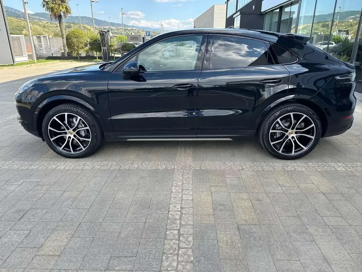 Usata Porsche Cayenne Coupe 340 CV (250 kW) 2021 Nero jet metallizzato SUV