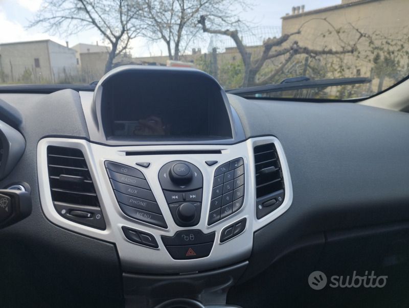 Usata Ford Fiesta Titanium 82 CV (60 kW) 2010 Grigio Utilitaria