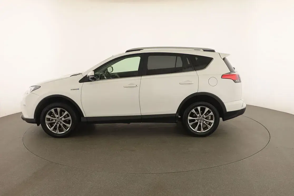 Usata Toyota RAV4 Hybrid Lounge 197 CV (144 kW) 2016 Bianco SUV